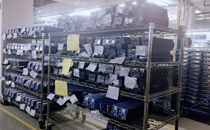 深圳晶中smt貼片加工廠車(chē)間